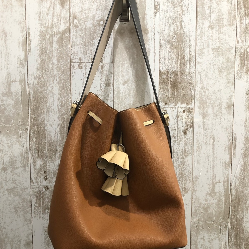 Beautiful brown & tan shoulder bag ⭐️
